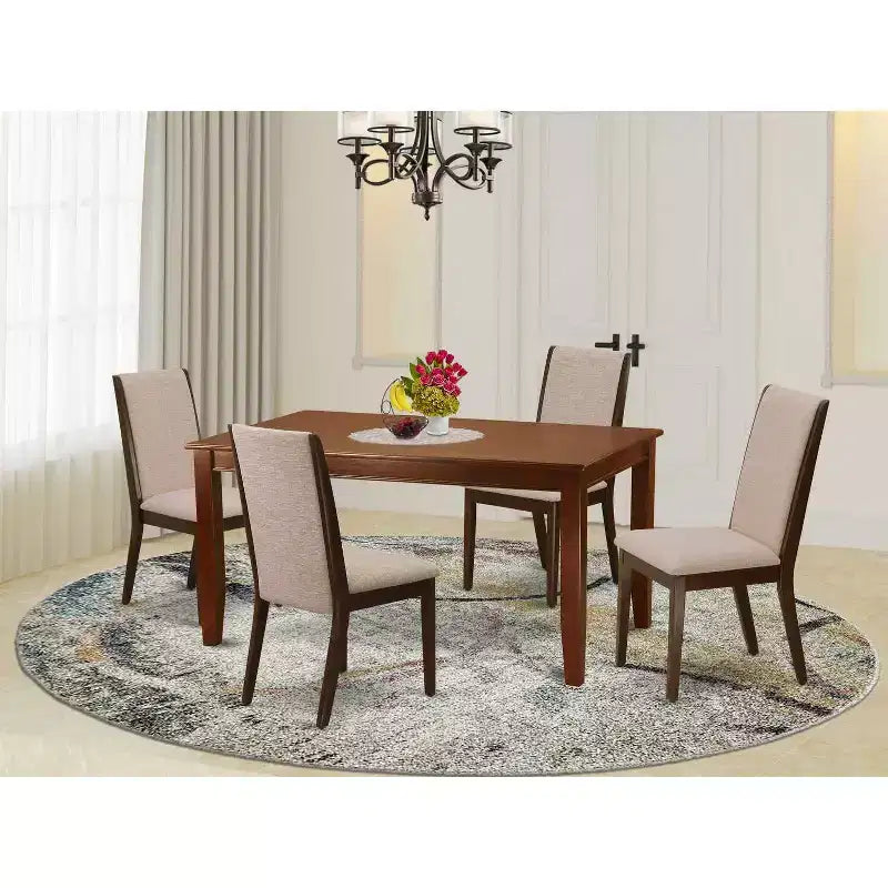 Tavolo da pranzo rettangolare a 5 pezzi con piano in legno massello con finitura mogano e 4 sedie Parson