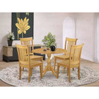 Tavolo da pranzo a 5 pezzi con piano in legno massello con finitura rovere naturale e 4 sedie con schienale a doghe