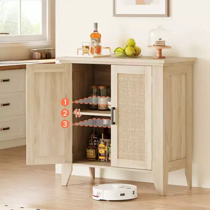 Madia contenitore in rattan bianco con ante e ripiani, adatta per ingressi, sale da pranzo e soggiorni.