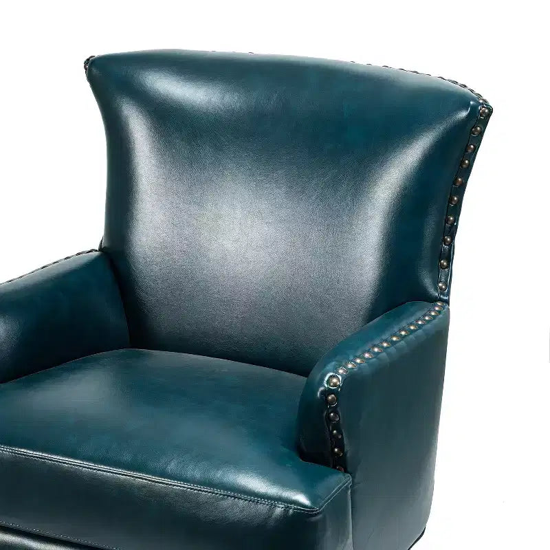 Poltrona a orecchioni Jorge in pelle vegana con borchie decorative per soggiorno e camera da letto