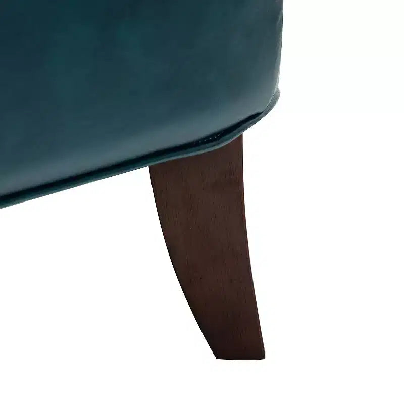 Poltrona a orecchioni Jorge in pelle vegana con borchie decorative per soggiorno e camera da letto