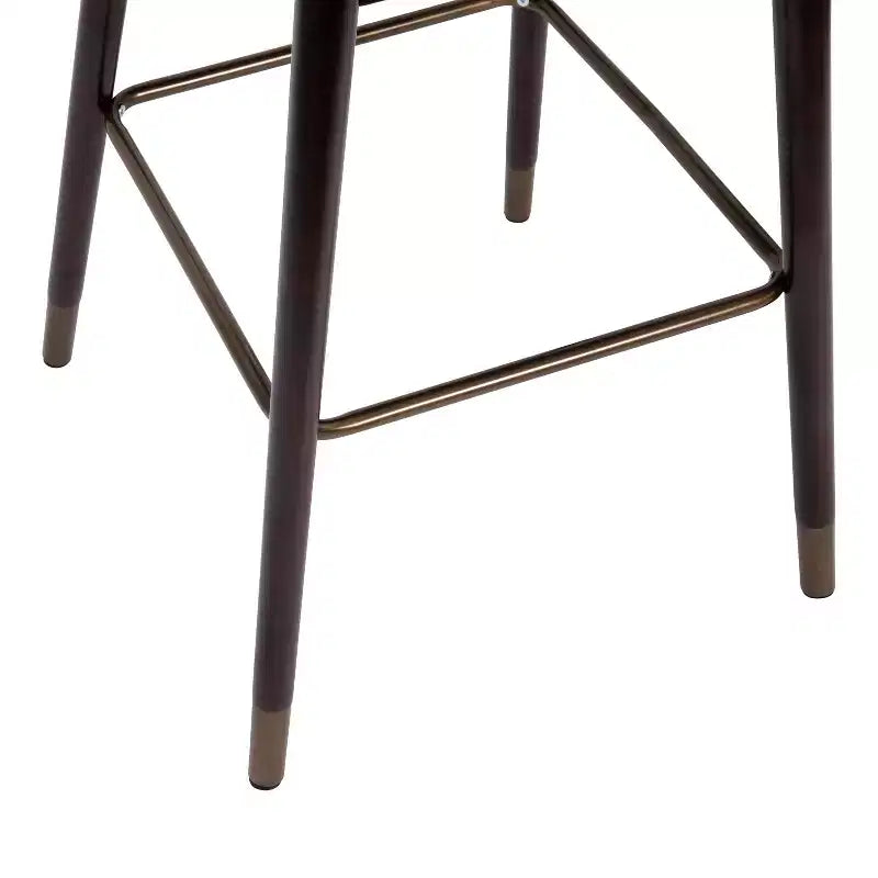 Sgabello da bar moderno Margo di grado commerciale con schienale medio, gambe in legno di faggio e schienale curvo